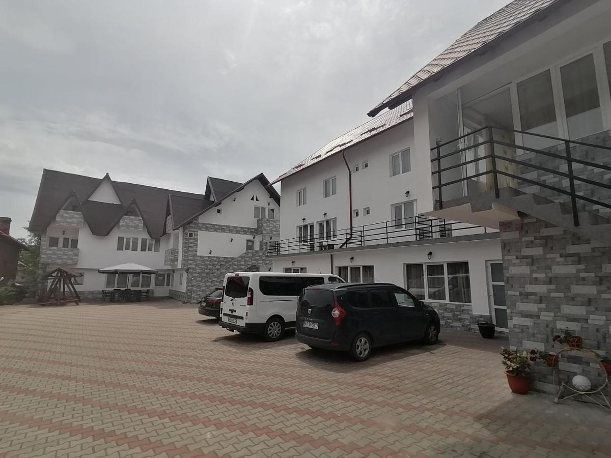 Pensiunea Iuliana Căpăţîneni-Ungureni Exterior foto